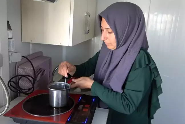 Depremzede aileye dolandırıcılık şoku! Tüm paralarını en yakınındaki isme kaptırdılar 5 Depremzede aileye dolandırıcılık şoku! Tüm paralarını en yakınındaki isme kaptırdılar