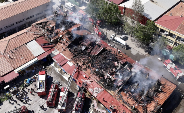Yöresel ürünler satan lokantada başlayan yangın 20 iş yerine sıçradı