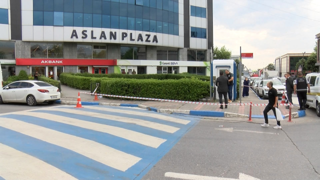 Bağcılar'da iş insanını takip edip 4 milyon lirayı gasbettiler