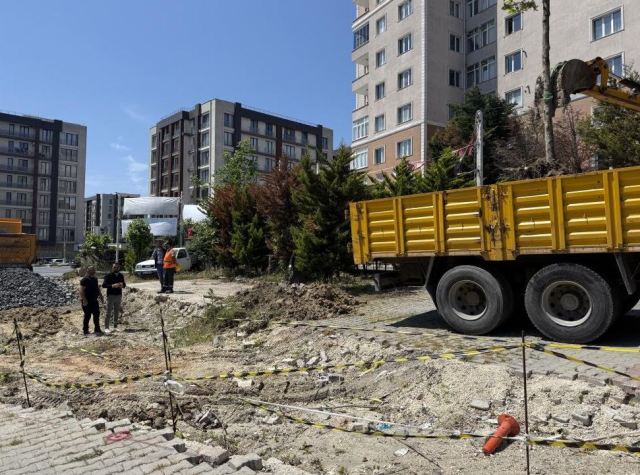 Balıkçı Kenan, boynuna astığı balıklarla Ekrem İmamoğlu'nu protesto etti