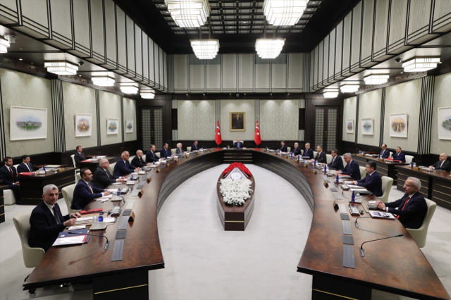 Ana gündem PKK'nın fesih kararı! Kabine Erdoğan başkanlığında toplandı