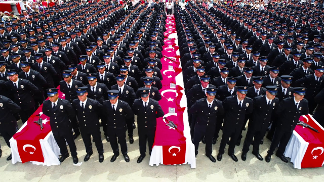 Bakan Yerlikaya'nın katıldığı kura töreninde 20 bin polisin ataması yapıldı