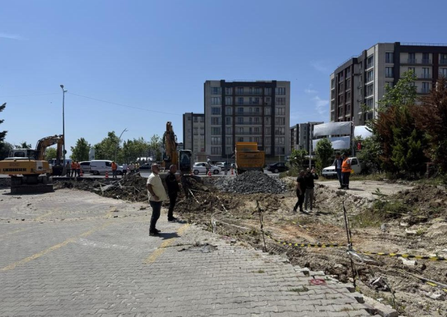 Balıkçı Kenan, boynuna astığı balıklarla Ekrem İmamoğlu'nu protesto etti
