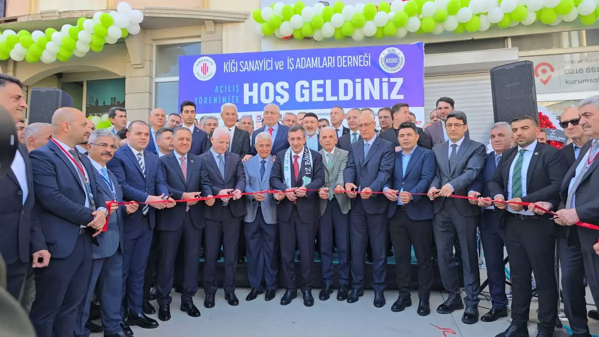 Cumhurbaskani Yardimcisi Cevdet Yilmaz Teror halkin da demokrasinin de dusmanidir