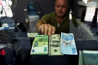 DolarTL haftaya hareketli baslarken Sterlin yeni rekor kirdi