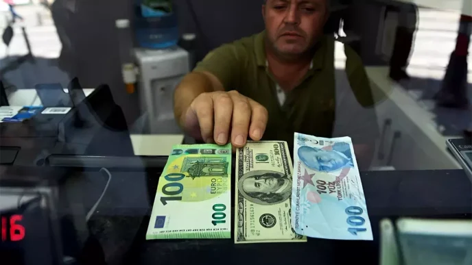 DolarTL haftaya hareketli baslarken Sterlin yeni rekor kirdi