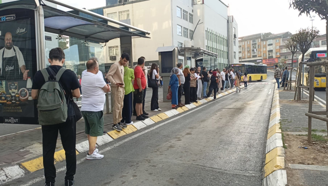 İstanbul'da kaos! 3 bin 41 özel halk otobüsü kontak kapattı