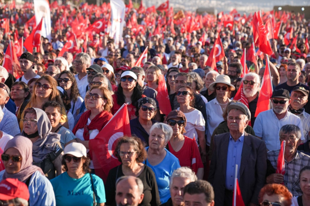 İzmir mitingine kaç kişi katıldı?