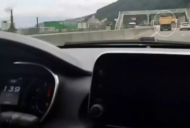 Kamyon limit tanımadı! 139'la giden otomobil bile yetişemedi 3 Kamyon limit tanımadı! 139'la giden otomobil bile yetişemedi