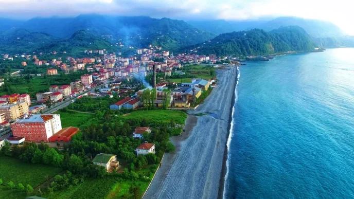 Kemalpasada Gurcu turist azaldi esnaf zorda Siftahsiz dukkan kapatanlar var