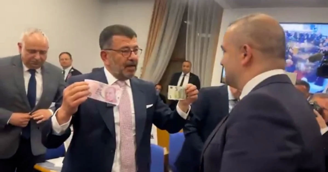 Merkez Bankası Başkanı Karahan'a Meclis'te protesto
