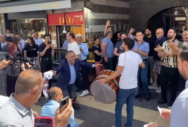 PKK'nın kendini feshetmesi Diyarbakır'da halaylarla kutlanıyor 3 PKK'nın kendini feshetmesi Diyarbakır'da halaylarla kutlanıyor