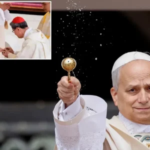 Papa 14 Leo Balikci yuzugu takti resmen goreve basladi