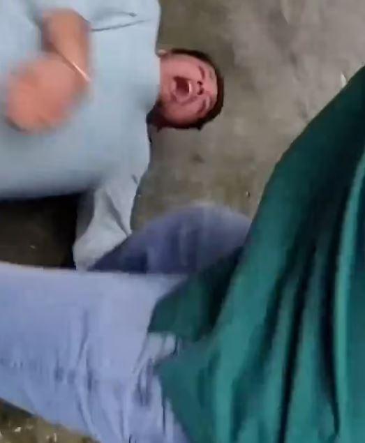 Selfie çekmek istediği kaplanın saldırısına uğrayan adam ağır yaralandı