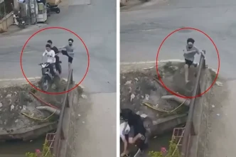 Sulama kanalina ucan motosikletten son anda kopruye tutunarak kurtuldu