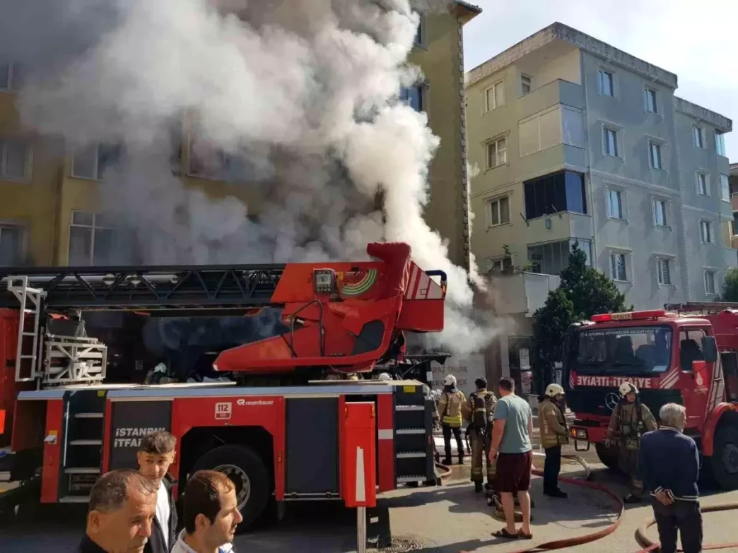 Umraniyede Ucuzluk Pazarinda Yangin Cikti