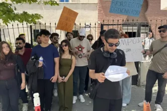 Universiteliler yuzde 74luk zammi protesto etti