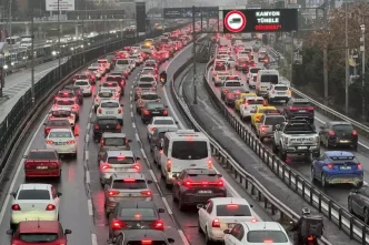 Yeni trafik cezalari Mecliste arac kullanirken telefonla konusanlar servet odeyecek