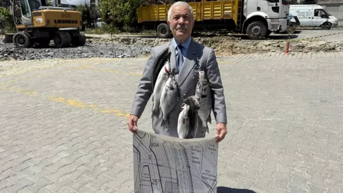 balikci kenan boynuna astigi baliklarla ekrem 18680518 9404 amp