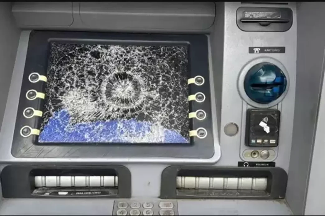 bayrampasa da atm lere saldirdilar vatandaslar 18592199 9325 amp