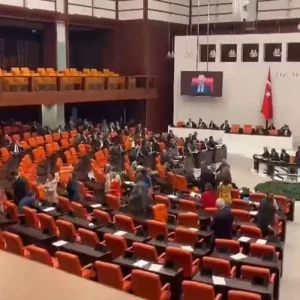 chp li vekiller genel kurulu terk etti 18654828 9342 amp