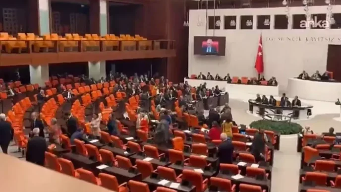 chp li vekiller genel kurulu terk etti 18654828 9342 amp