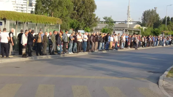 izmir de 23 bin isci greve cikti otobus 8 18682880 amp