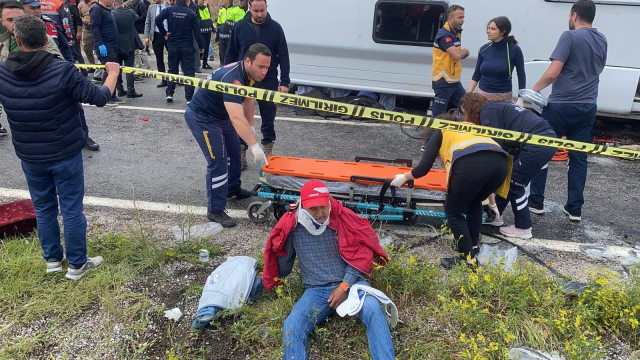 Taziye dönüşü midibüs şarampole devrildi: 2 ölü, 27 yaralı