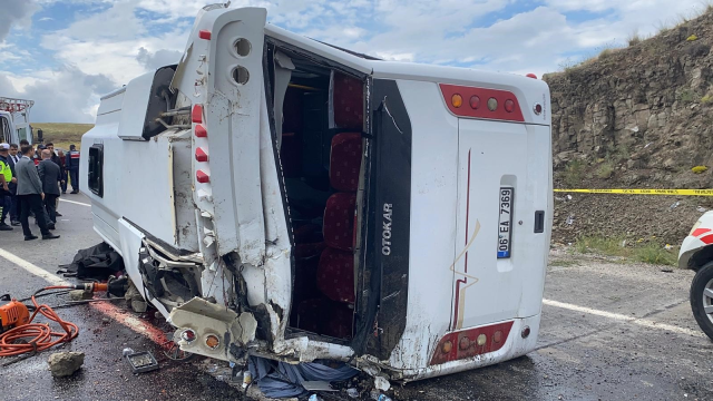 Taziye dönüşü midibüs şarampole devrildi: 2 ölü, 27 yaralı
