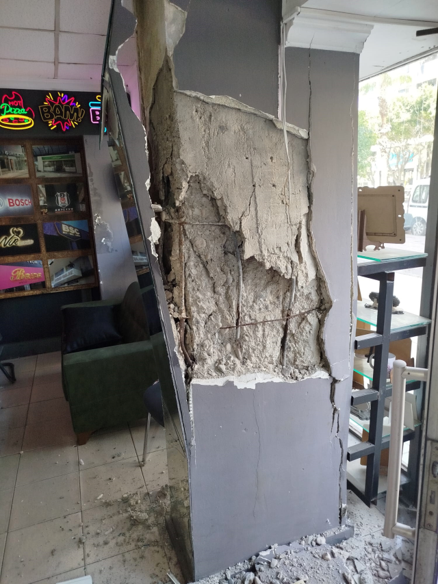 7 katlı apartmanın taşıyıcı kolonu bomba gibi patladı