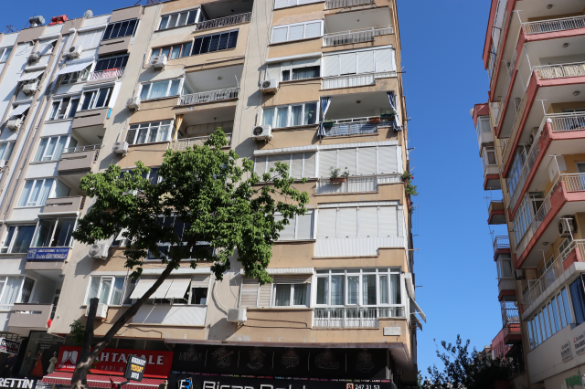 7 katlı apartmanın taşıyıcı kolonu bomba gibi patladı