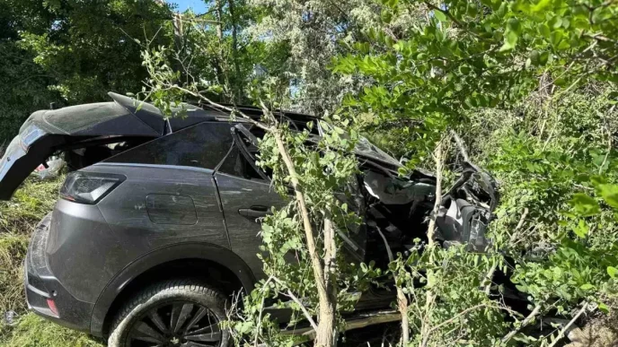 Afyonkarahisarda Kontrolden Cikan Aracta 3 Kisi Yaralandi