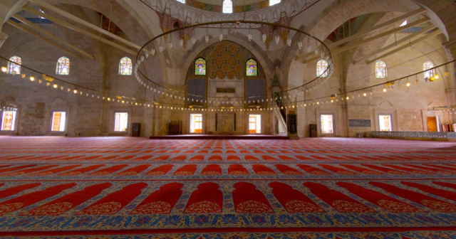 Bayram namazı nasıl kılınır? Bayram namazı kaç rekat? Diyanet adım adım bayram namazı kılınışı!