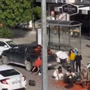 Cilekler yola sacildi vatandaslar bakin ne yapti