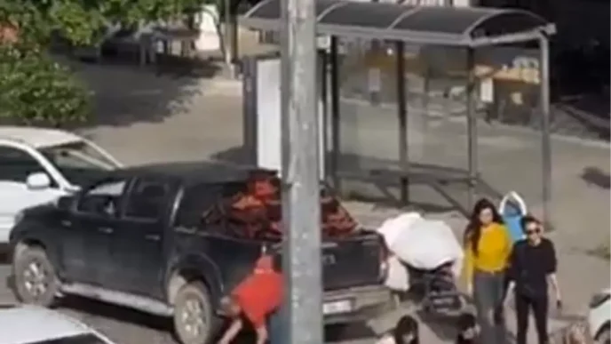Cilekler yola sacildi vatandaslar bakin ne yapti