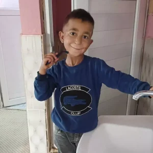 Henuz 10 yasindaydi Insaat halindeki camide feci sekilde can verdi