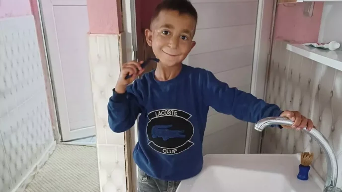 Henuz 10 yasindaydi Insaat halindeki camide feci sekilde can verdi
