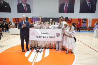 Umraniye Belediyesi Halk Oyunlari Yarismasinda 270 Ogrenci Yeteneklerini Sergiledi