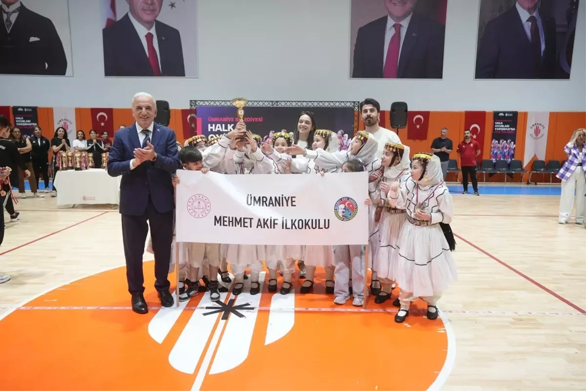 Umraniye Belediyesi Halk Oyunlari Yarismasinda 270 Ogrenci Yeteneklerini Sergiledi