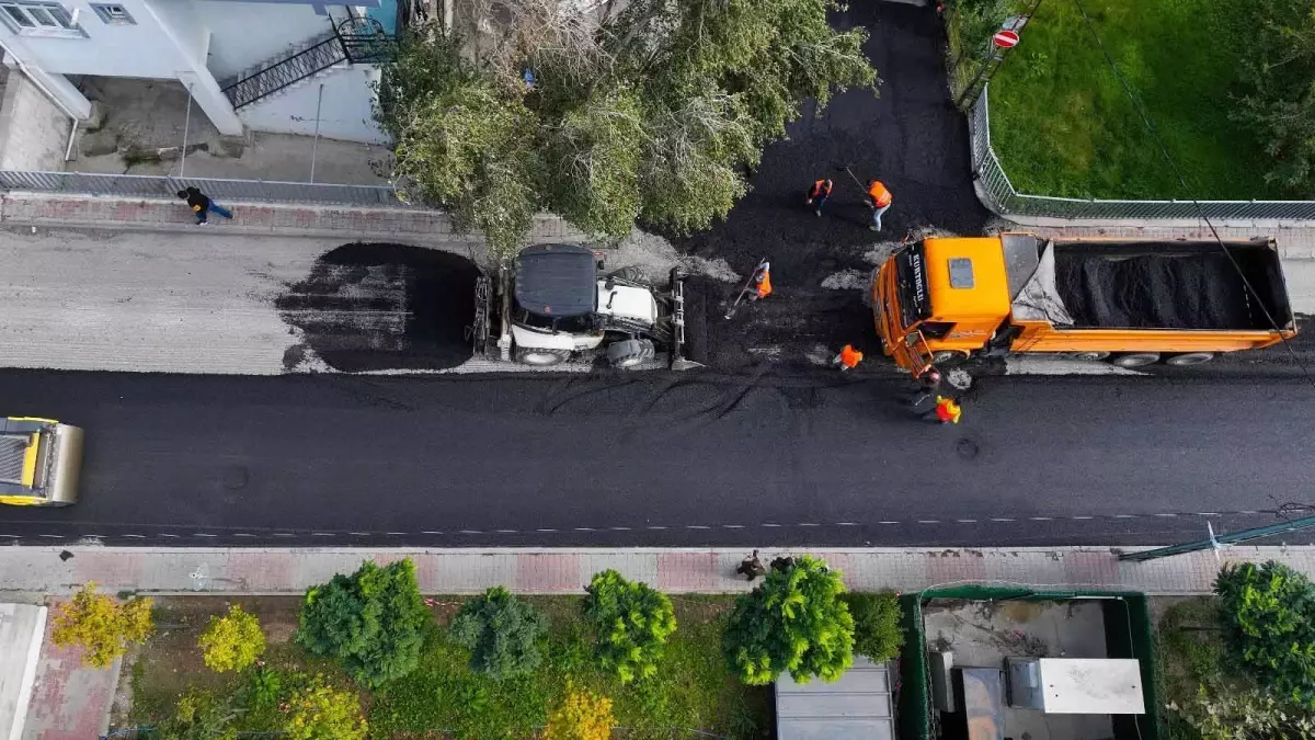 Umraniye Belediyesi Yol Bakim ve Onarim Calismalarina Devam Ediyor