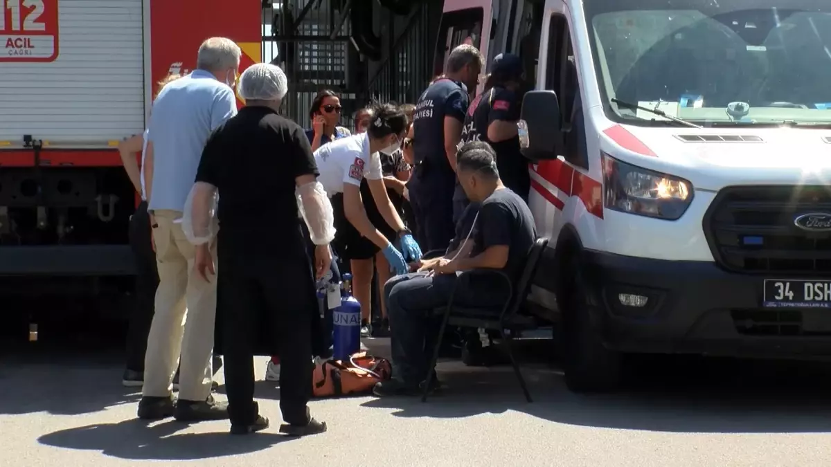 Umraniyede Motor Uretim Fabrikasinda Yangin 10 Isci Hastaneye Kaldirildi