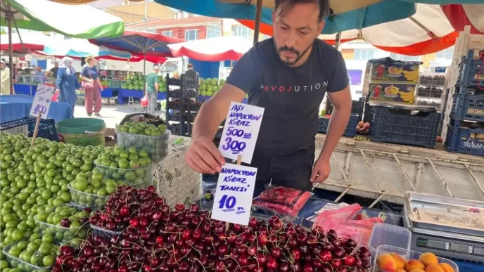 kiraza tanesi 10 tl etiketi yazan pazarci 18759917 5815 amp