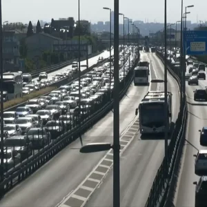 kurban bayrami arifesinde trafik durma noktasina 18715508 9171 amp