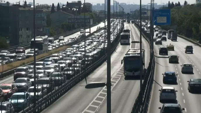 kurban bayrami arifesinde trafik durma noktasina 18715508 9171 amp