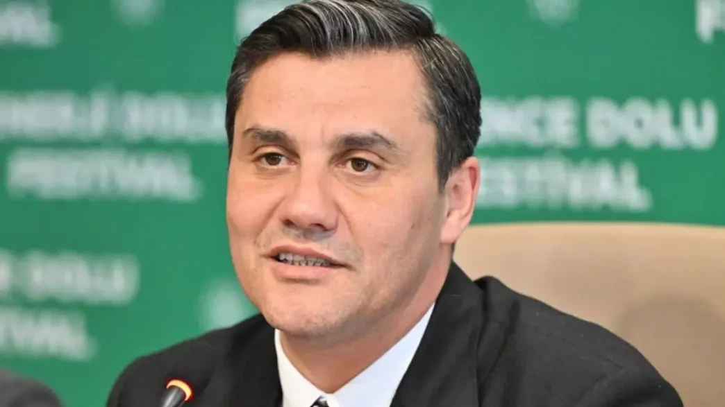 manisa buyuksehir belediye baskani ferdi zeyrek 18720605 2005 amp