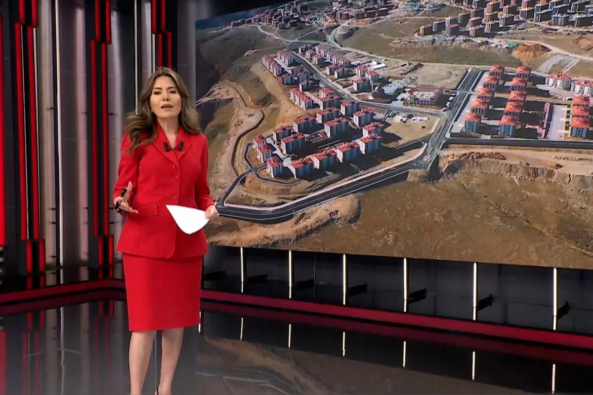 tv100 Ana Haber sunucusu Kubra Par Murat Kurumu bu basarisi