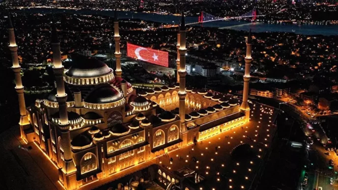 15 Temmuzun yildonumunde tum camilerden sela sesleri yukseldi