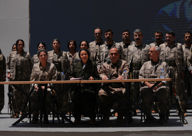 Silahlarını yakarak imha eden PKK'lıların kimlikleri belli oldu! İşte Bese Hozat'ın gerçek adı