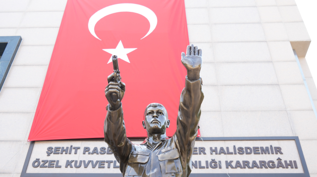 Darbe girişiminin seyrini değiştiren şehit Ömer Halisdemir'in kanı koruma altında
