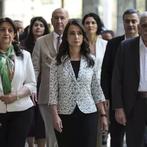 Abdulkadir Selvi ile DEM Parti arasinda kriz Tulay Hatimogullarina agir